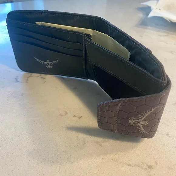 Osprey Gray Key Card Holder with Durable Design - Picture 2 of 4